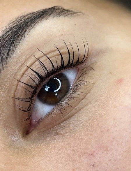 Procedimento de lash e sobrancelhas